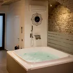 123 Luxury Con Jacuzzi Frühstückspension 4*