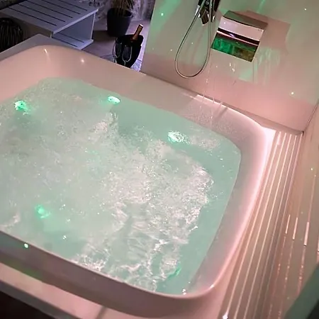 فندق مبيت وإفطار 123 Luxury Con Jacuzzi Palo del Colle