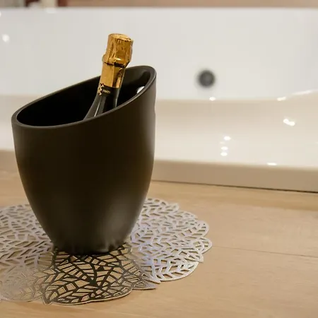 Nocleg ze śniadaniem 123 Luxury Con Jacuzzi 4*
