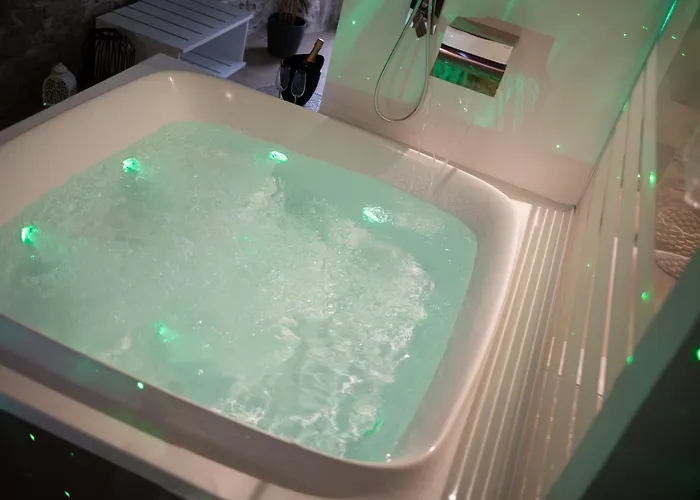 123 Luxury Con Jacuzzi Bed & Breakfast