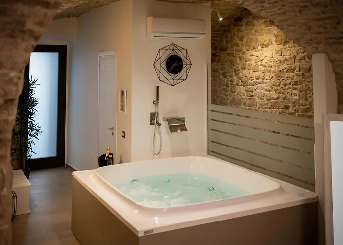 123 Luxury Con Jacuzzi 住宿加早餐酒店 4*